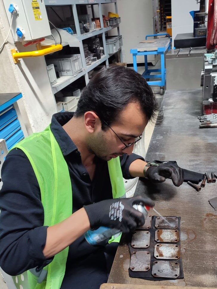 photo_2024-09-19_20-02-47-4-edited Hakkımda